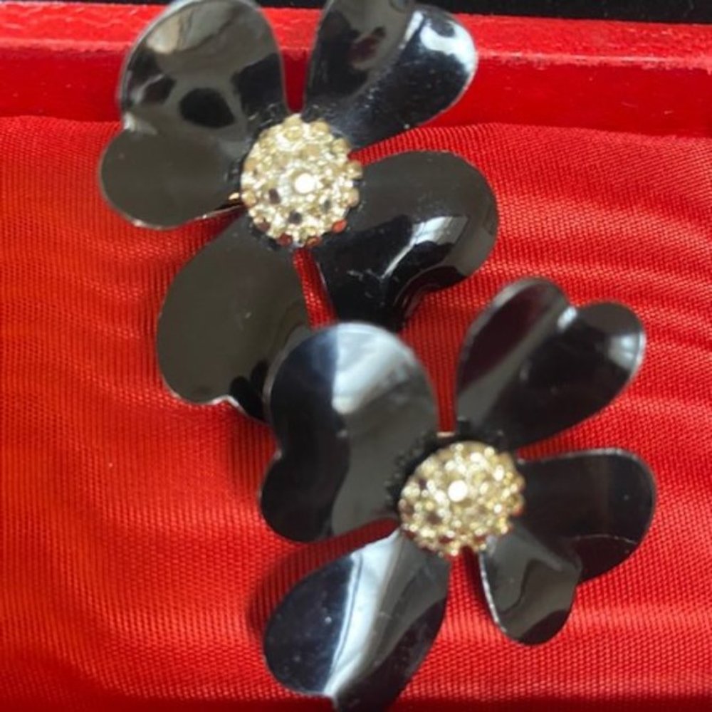 SALE🌸3/$25🌸VTG 50s Sarah Cov. Black Flower Clip-on Earrings